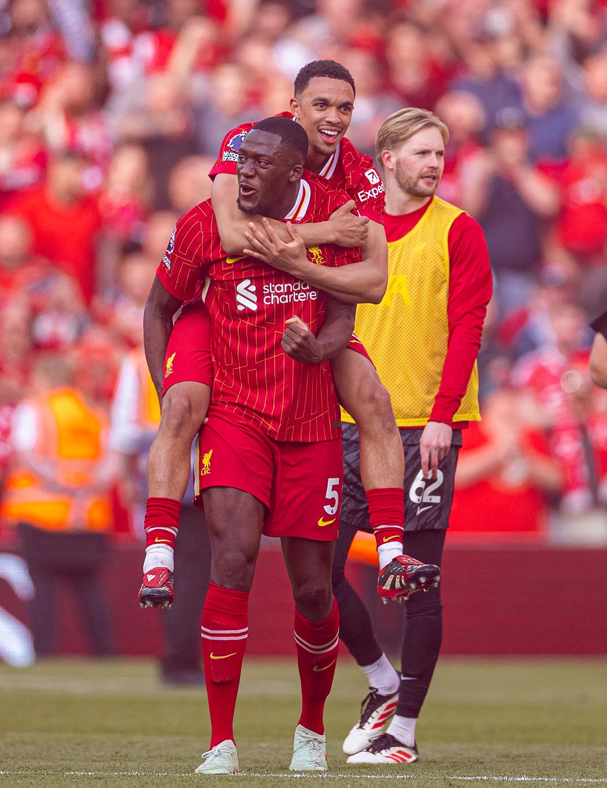 热刺战平利物浦，梅西补时绝平足总杯