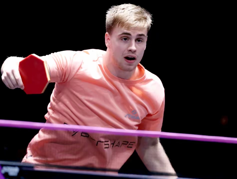 法国乒乓球队强势中国乒乓球队，奥恰洛夫完成帽子戏法