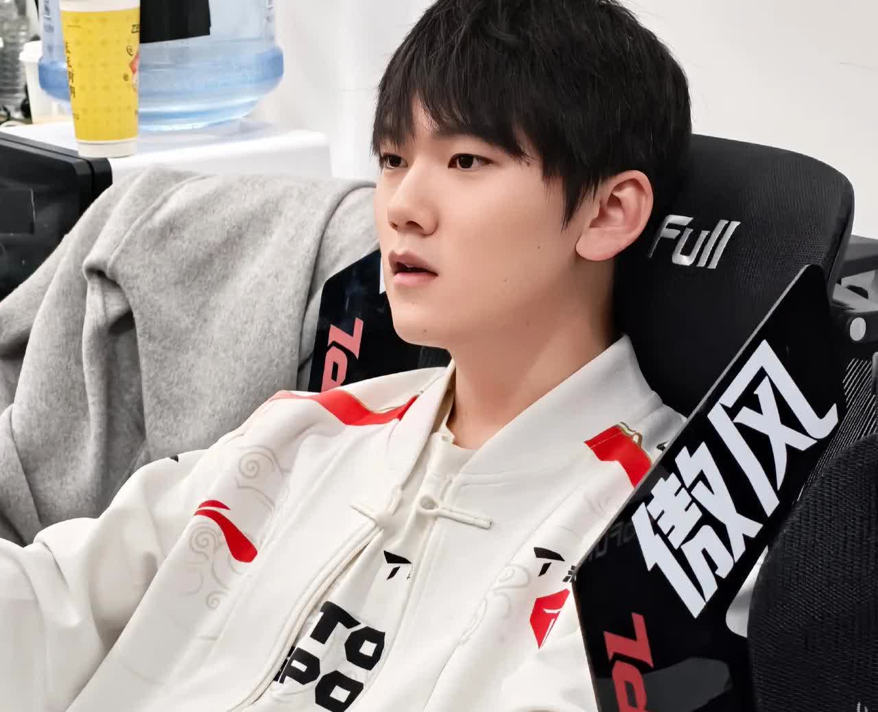 雷火电竞app-EG鏖战TES，JackeyLove惊艳世界的简单介绍