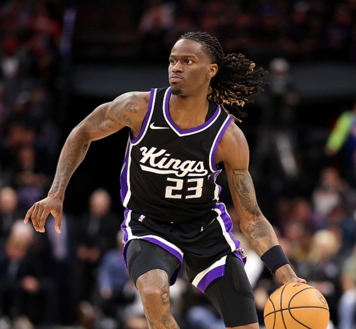 关于雄鹿完胜尼克斯，武切维奇关键制胜的信息